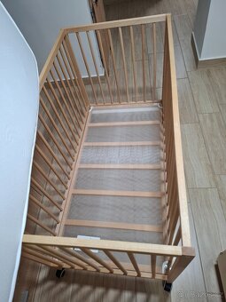 Dětská postýlka s kolečky IKEA - 3