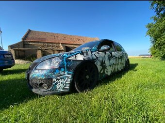 VW Golf 5 - 3