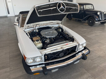 Mercedes-Benz 560 SL Veterán - 3