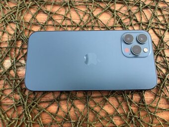 Apple iPhone 12 Pro Blue - 3
