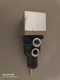 Ovládací ventil brzd John Deere - 3