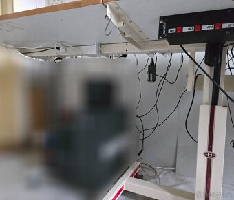 Speciální el. polohovací pracovní stůl - 3