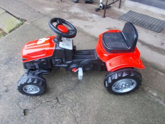 dětský šlapací traktor - 3