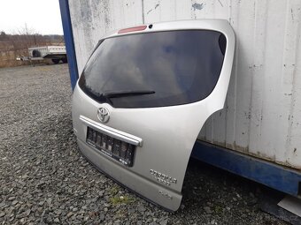 Toyota Corolla Verso dveře - 3