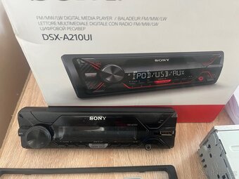 Autorádio Sony DSX - A210UI + rámeček - 3