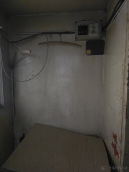 STAVEBNÍ BUŇKA / MOBILNÍ KANCELÁŘ
- 3