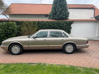 Jaguar Daimler Double six - 3