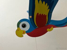 dřevěný létající papoušek na zavěšení - 3