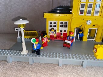 LEGO 4554 - Vlakové nádraží - 3