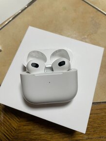 Sluchátka AirPods 3.generace (2021) - 3