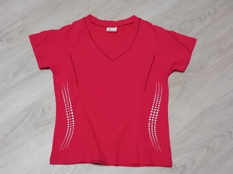 ČERVENÉ TRIČKO S VÝSTŘIHEM - vel.S/M / zn.Vivian - 3