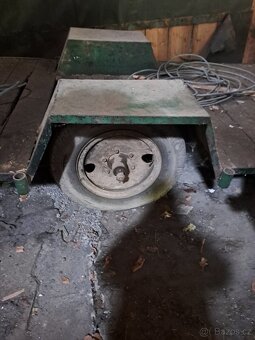 jednonápravový přívěs za menší traktor - 3