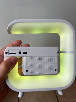 Budík s Bluetooth reproduktorem a bezdrátovým nabíjením - 3