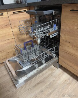 Myčka na nádobí 45cm BEKO DFS28130X - 3