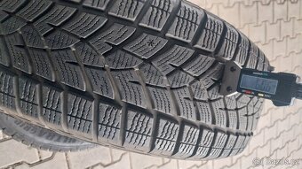 Prodám 2 x zimní pneu Goodyear 215/65/17 - 3