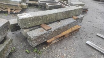 Staré kamenné překlady, sloupky, futra, ostění, 8 ks - 3