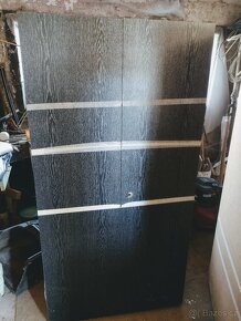 Obývací stěna s křesly a stolkem - 3