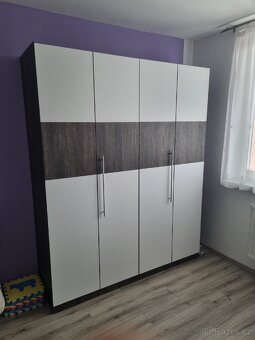 Vestavěná postel ve skříni - 3
