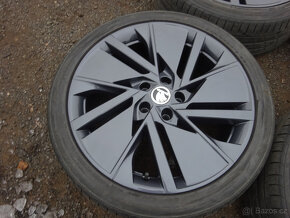 Alu kola Škoda Superb 3 235/40/19 letní 5mm - 3