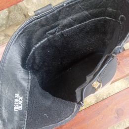 Nízké černé kozačky s přezkou vel. 38 na jaro a podzim. - 3