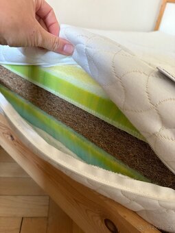 Dřevěná postel IKEA 90x200 s matrací - 3