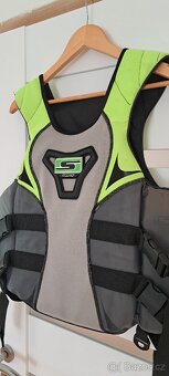 Vesta na vodní skůtr - 3