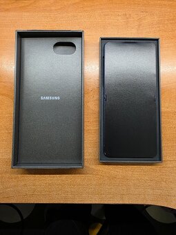 Samsung Galaxy Z Flip7 NOVÝ - 3