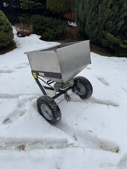 Rozmetadlo za traktor RV 200 - 3