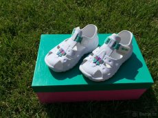 Různé dívčí botičky do vody i k vodě - 3