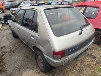 Díly z vozu Peugeot 205 automatik - 3