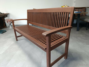 dřevěný stůl, lavice, 3 židle - 3