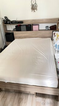 Postel s policovým čelem a nočními stolky- 200x140 - 3