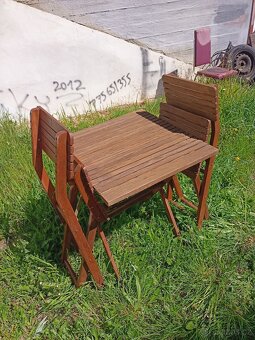 Prodám hezký zahradní skládací set z masivu - 3