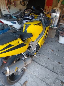 Suzuki GSX-R 750 - 3