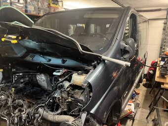 Renault Trafic Passenger 2.5dci vadný motor - 3