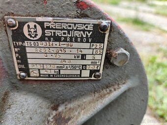 ELEKTROMOTOR 0.75kW 940ot S PŘEVODOVKOU - 3