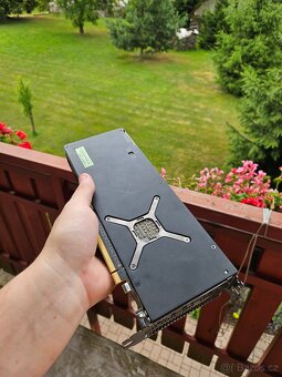 Vega 64 - 3