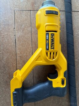 DeWalt aku ponorný vibrátor na beton - 3