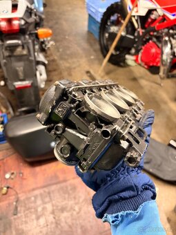 Kawasaki Gpz 900 - 3