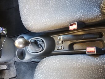 Toyota Yaris coupe 2003 čtyřválec - 3