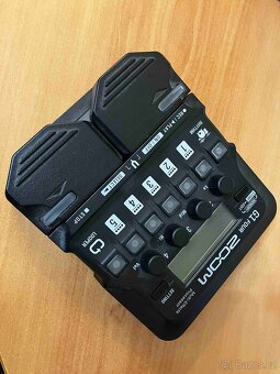 Elektrická kytara s bohatým příslušenstvím - 3