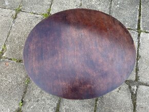 Starožitný nábytek - stolek oválný vyřezávaný - 3