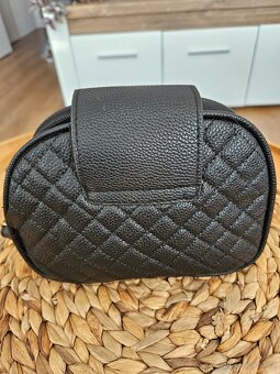 Krásná nová kabelka, tři oddělené kapsy - 3