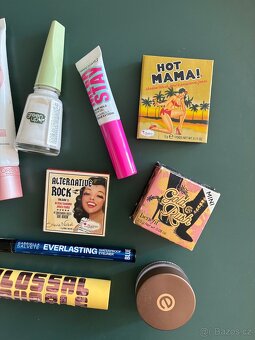 Sada dekorativni kosmetiky - 3