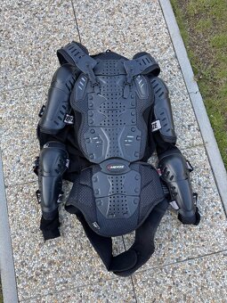 Ochranná vesta na moto -krunýř - 3