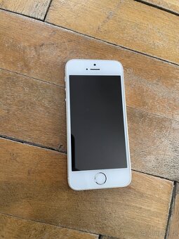 iPhone SE (16 GB) - 3