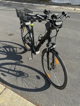 Městské elektrokolo CUBE Hybrid 400, motor Bosch - 3