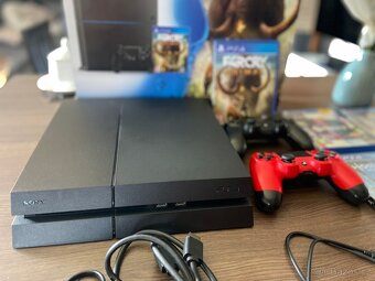 PlayStation 4 1TB + 2 ovladače + 12 her-výborný stav - 3