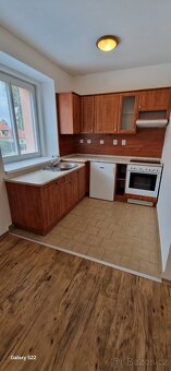 Pronájem bytu 2+kk (49m2) se zahradou a parkováním. - 3