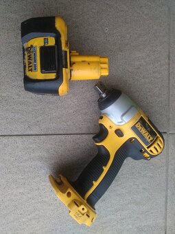 Rázový Utahovák DEWALT - 3